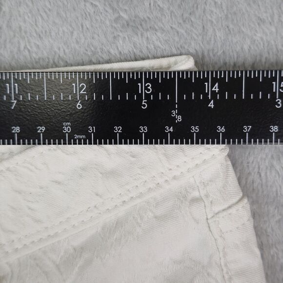 SimplyVera Vera Wang White Bermuda Shorts Womens 0 Textured Embossed Fabric - Picture 9 of 14